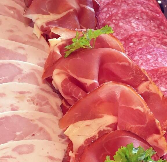 غرفة قياسية ثلاثية, Kick