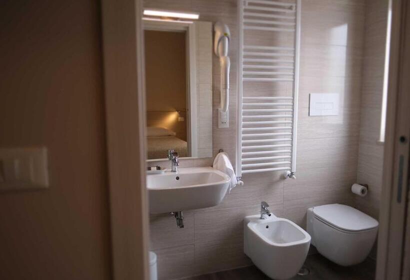 חדר סטנדרט לשלושה, Magic