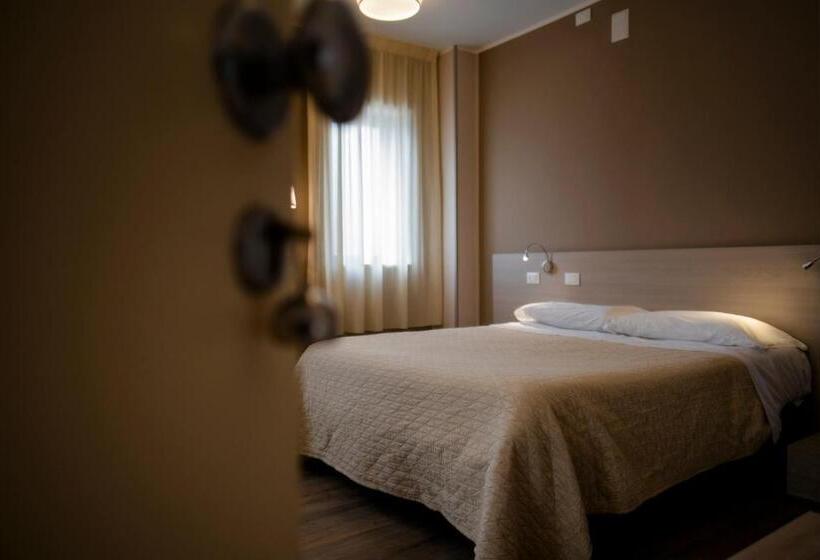 חדר סטנדרט לשלושה, Magic