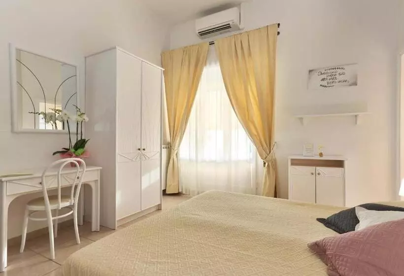 اتاق لوکس با بالکن, Nettuno