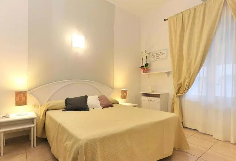 اتاق لوکس با بالکن, Nettuno