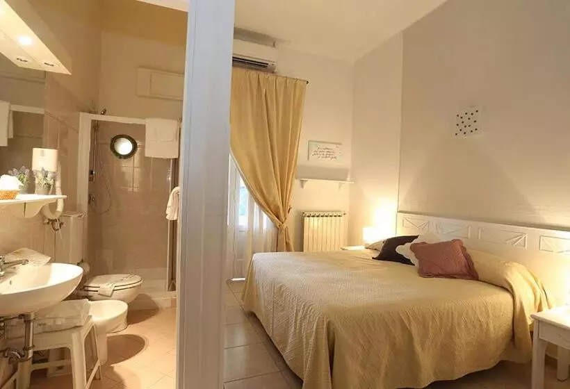 اتاق لوکس با بالکن, Nettuno