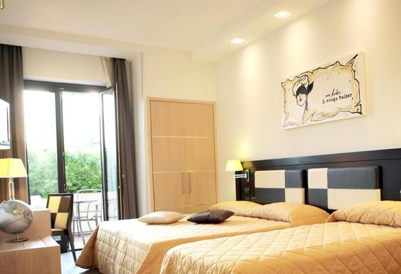 スタンダードトリプルルーム, Visagi