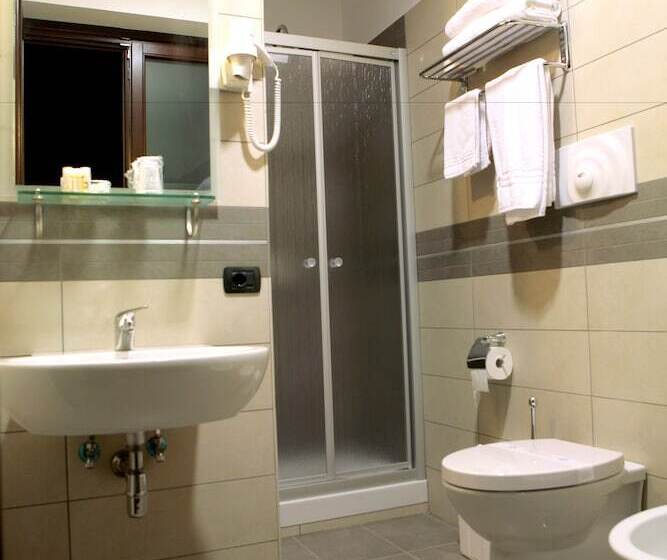 スタンダードトリプルルーム, Visagi