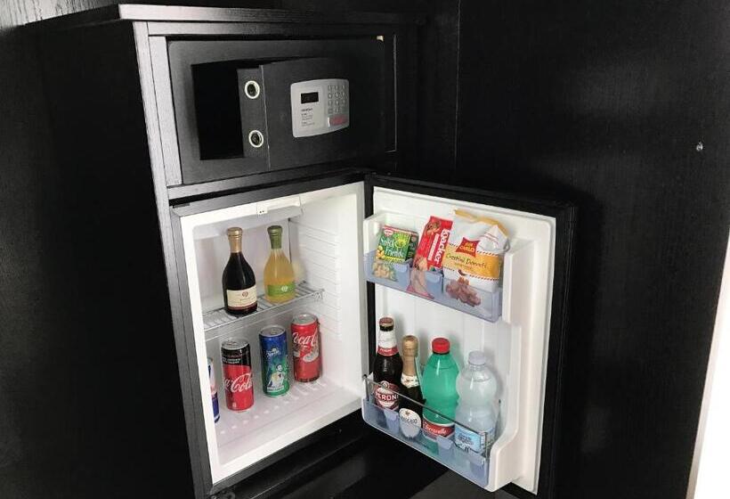 Номер Deluxe, Visagi