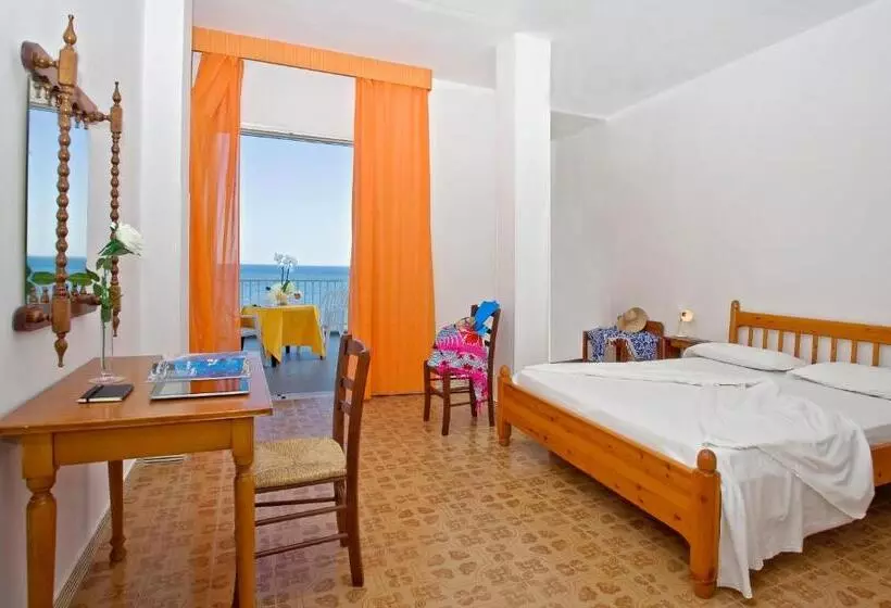 オーシャンビュースタンダードルームバルコニー付き, Vittorio Beach Resort