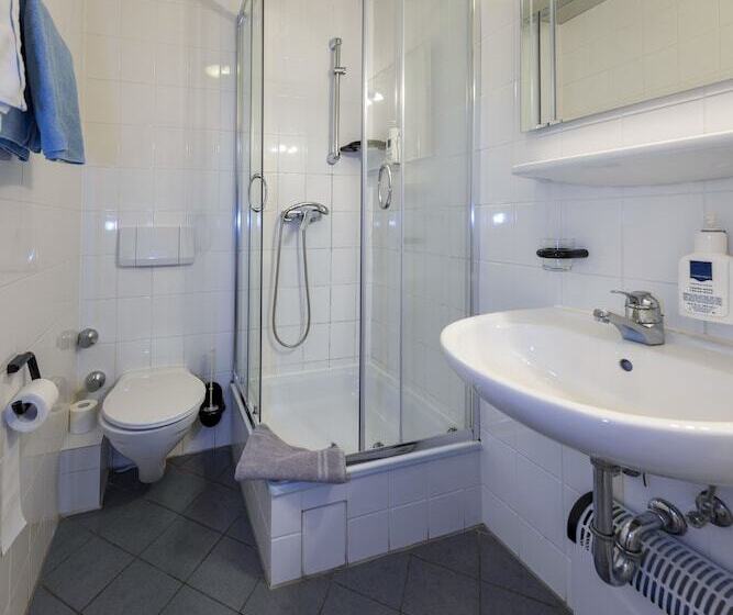 Номер Стандарт Трехместный, Landhotel Zum Niestetal