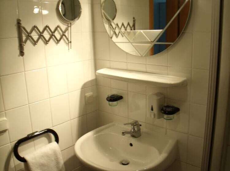 Номер Стандарт Трехместный, Landhotel Zum Niestetal