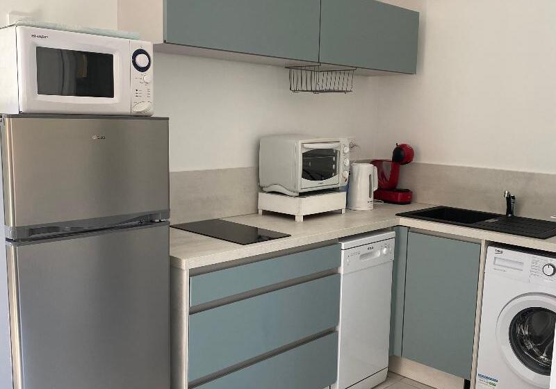 استودیوی استاندارد, Résidence Marina Di Santa Giulia