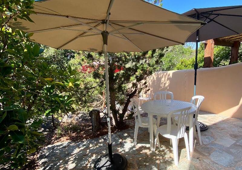 استودیوی استاندارد, Résidence Marina Di Santa Giulia