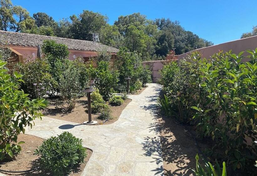 Escritório Estándar, Résidence Marina Di Santa Giulia