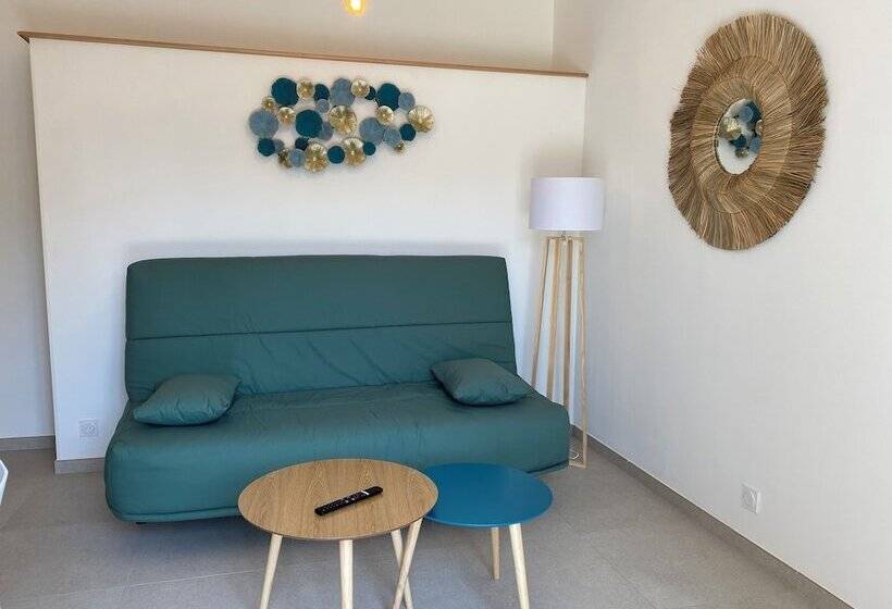 استودیوی استاندارد, Résidence Marina Di Santa Giulia