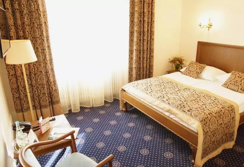اتاق استاندارد یک نفره, Schloss Hotel Wolfsbrunnen