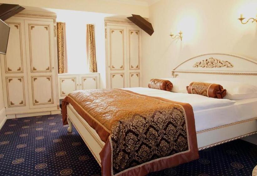 Королевский Люкс, Schloss Hotel Wolfsbrunnen