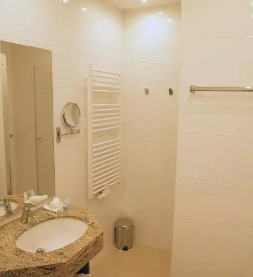 سوئیت پنت هاوس, Schloss Hotel Wolfsbrunnen