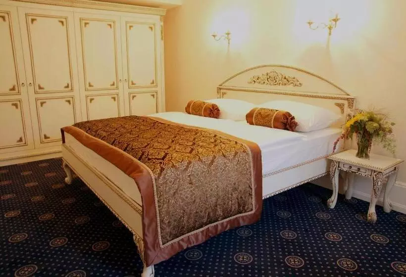 سوئیت پنت هاوس, Schloss Hotel Wolfsbrunnen