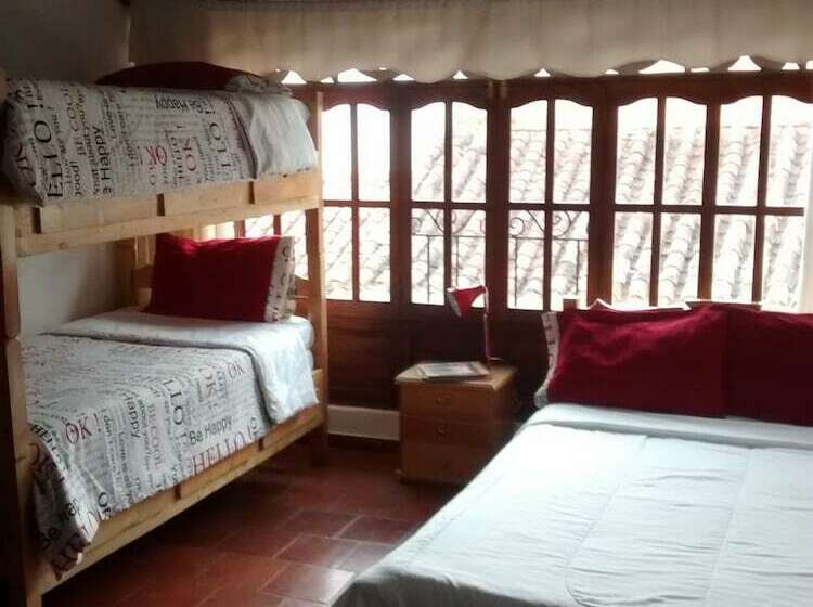 공용 욕실 구비 공동 객실 내의 침대, Tinva Hostal   Hostel