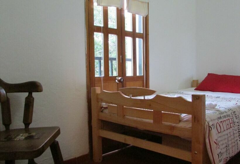 공용 욕실 구비 공동 객실 내의 침대, Tinva Hostal   Hostel