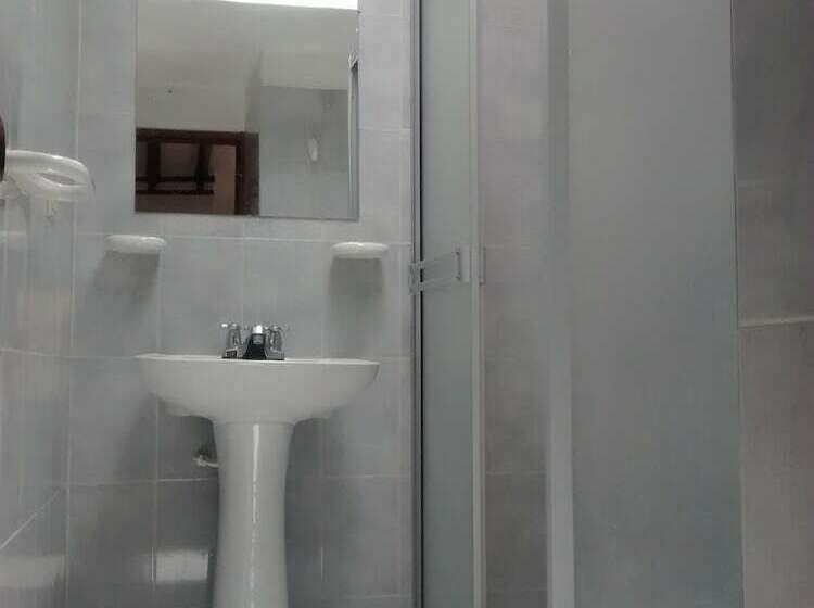 공용 욕실 구비 공동 객실 내의 침대, Tinva Hostal   Hostel