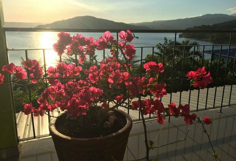 Студия Deluxe, Bluebay Bugenvil Lake Lodge
