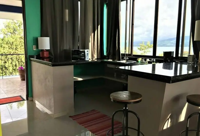 デラックススタジオ, Bluebay Bugenvil Lake Lodge