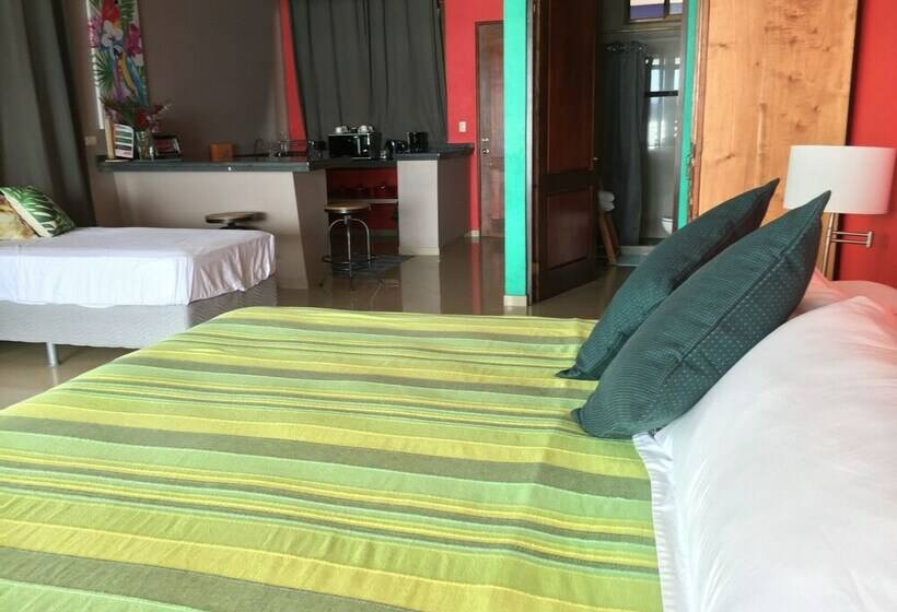 스탠다드 스튜디오, Bluebay Bugenvil Lake Lodge