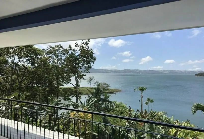 スタンダードスタジオ, Bluebay Bugenvil Lake Lodge