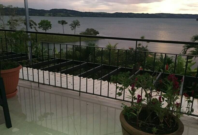Студия Deluxe, Bluebay Bugenvil Lake Lodge