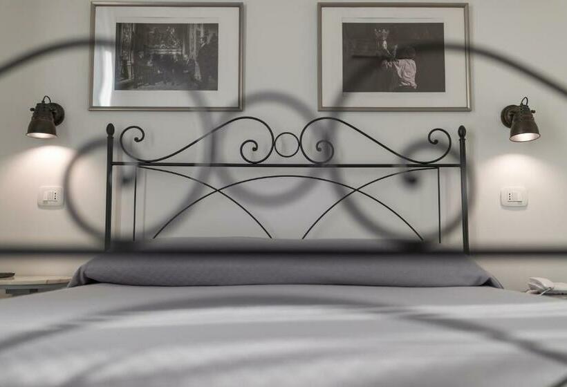 디럭스 스위트, Liberty Palace