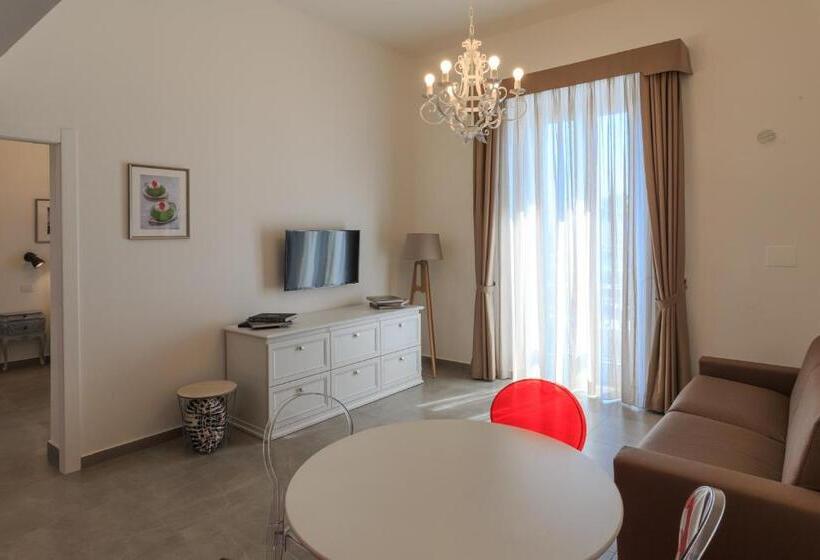 디럭스 스위트, Liberty Palace