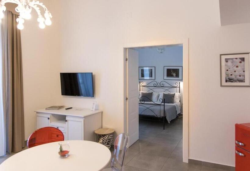 디럭스 스위트, Liberty Palace