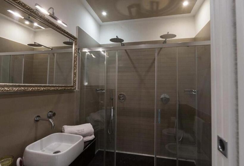 디럭스 룸, Liberty Palace