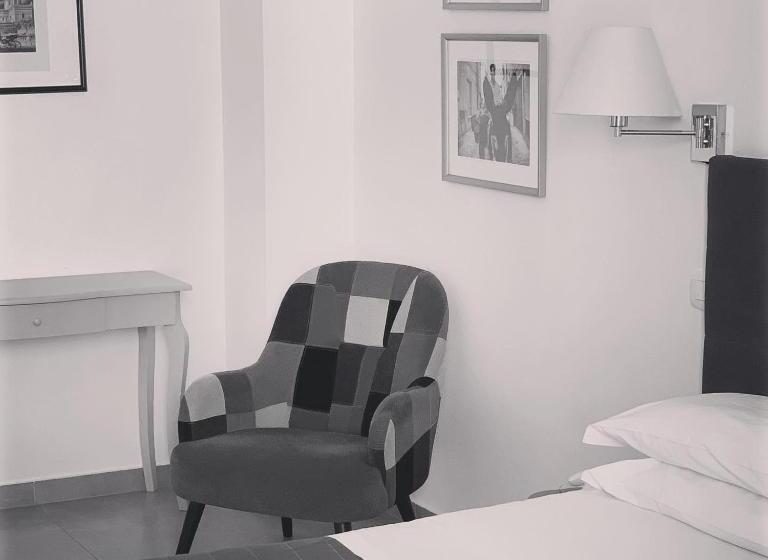 디럭스 룸, Liberty Palace