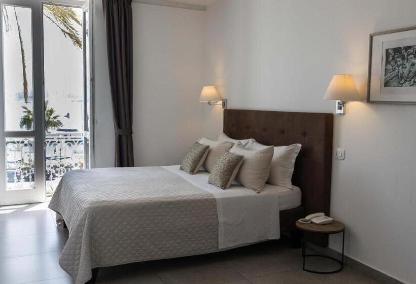 디럭스 룸, Liberty Palace