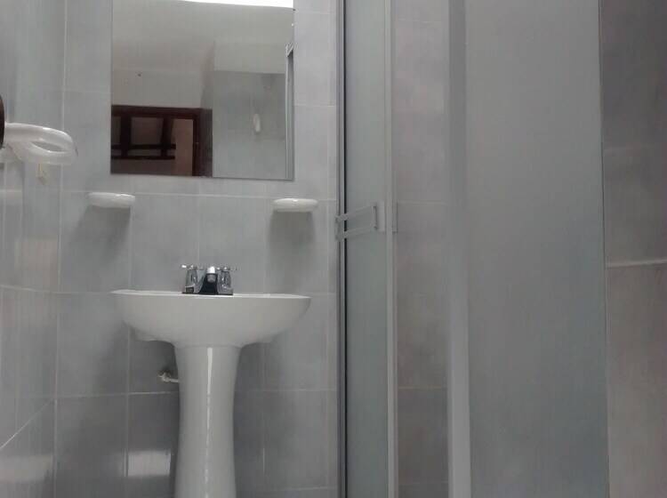 4인용 수피리어 룸, Tinva Hostal   Hostel