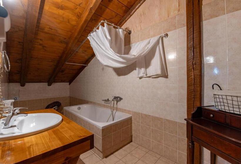 חדר סטנדרט לארבעה, Archontiko Fiamegou Hotel&spa