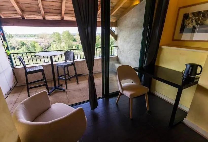 バルコニー付きスタンダードルーム, Restaurant Côte Garonne Le Balcon Des Dames   Tonneins Marmande Agen   Chambres Climatisées