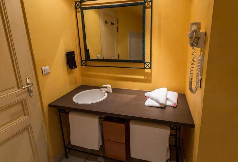 스탠다드 발코니 룸, Restaurant Côte Garonne Le Balcon Des Dames   Tonneins Marmande Agen   Chambres Climatisées