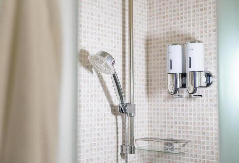 带大床的标准间, Suiteiris B&b