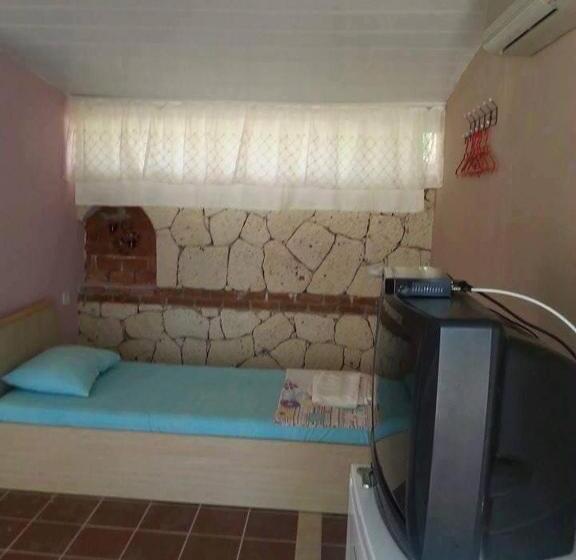 Triple Room Sea View, Yona Motel