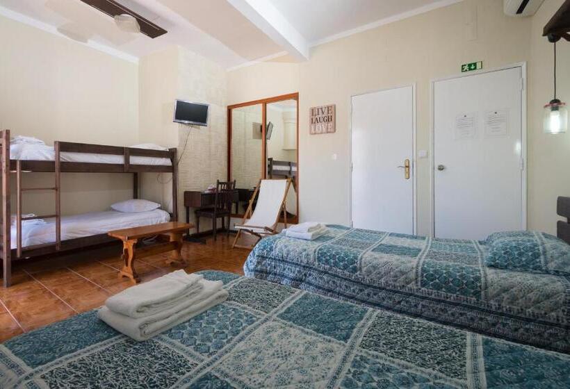 4인용 스탠다드 룸, Beja Hostel