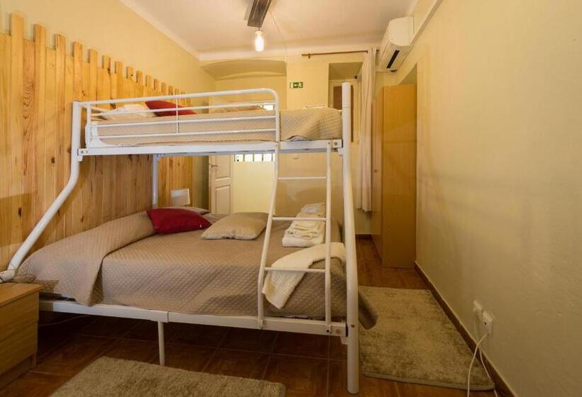 이코노미 트리플 룸, Beja Hostel