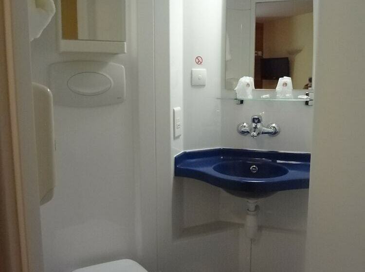 Номер Стандарт Трехместный, Hôtel Castillan