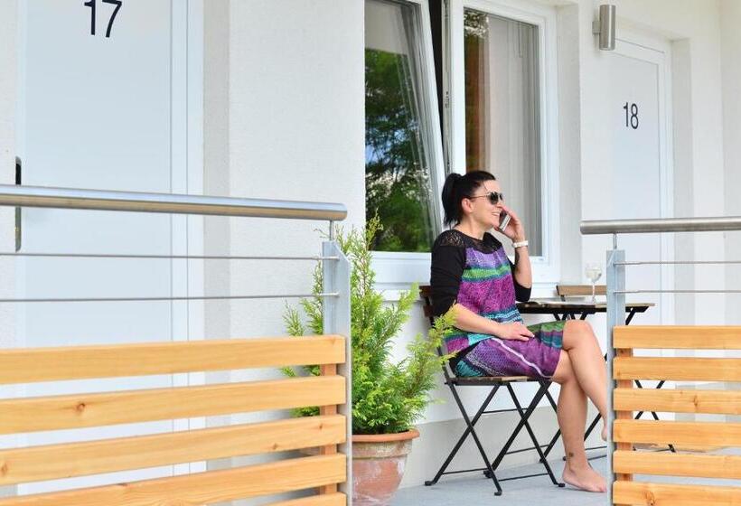 带阳台的三人标准间, Pension Gambrinus