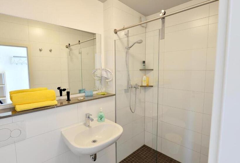 带阳台的三人标准间, Pension Gambrinus