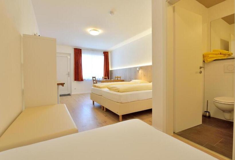 带阳台的三人标准间, Pension Gambrinus