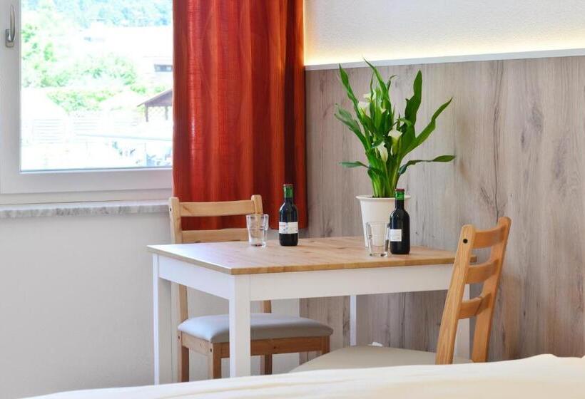 带阳台的三人标准间, Pension Gambrinus