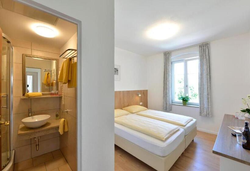 基本间, Pension Gambrinus