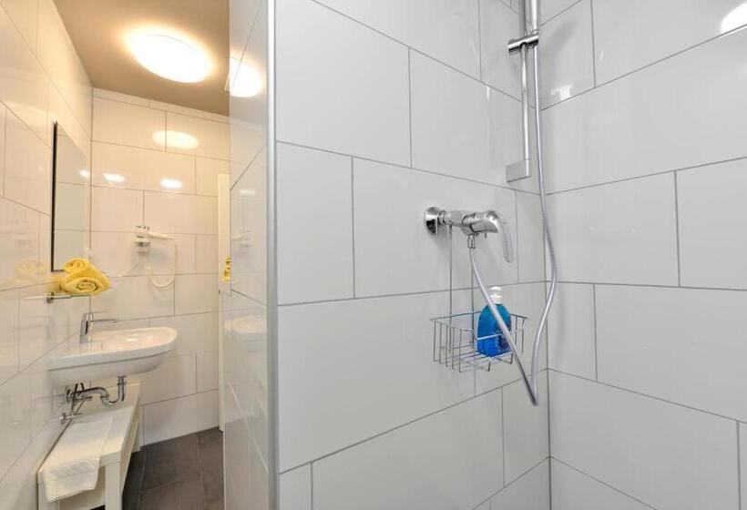 标准三人间, Pension Gambrinus