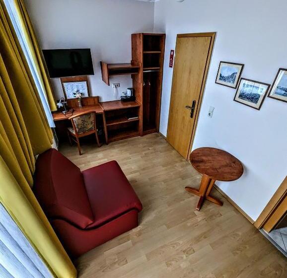 スタンダードシングルルーム, Am Rathaus